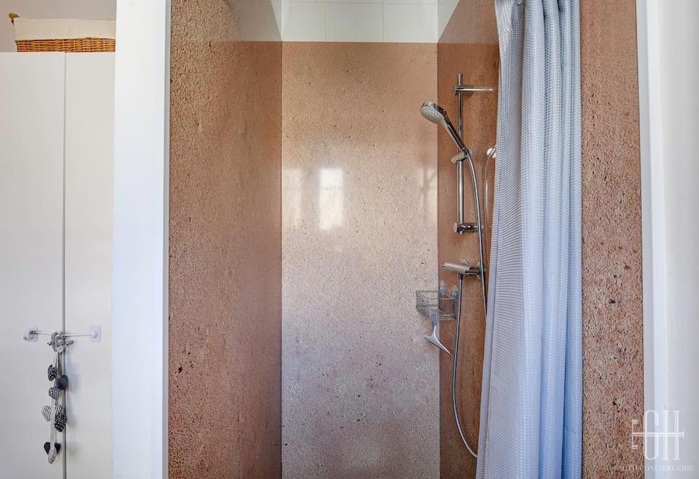 La Capucine - Hopital Bretonneau Apartment Tours Ngoại thất bức ảnh